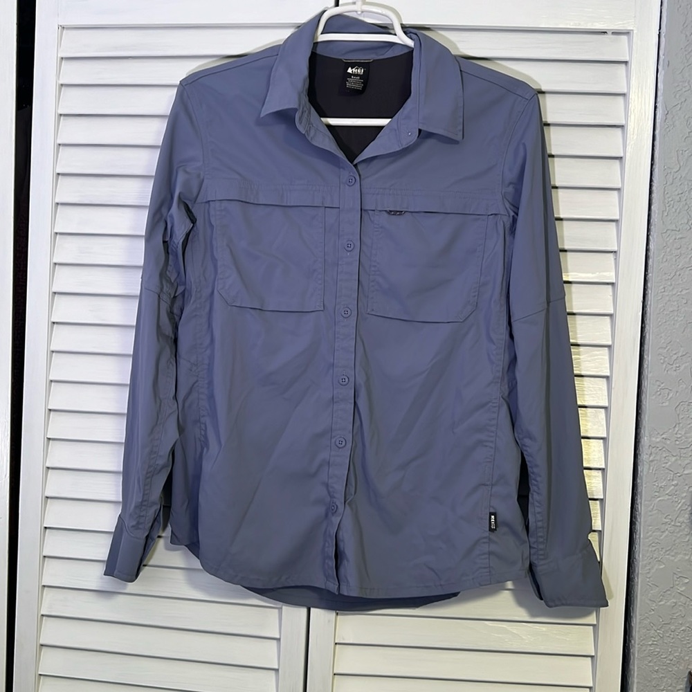 REI Women’s long sleeve adventure lightweight shirt. Vented back. Size S.